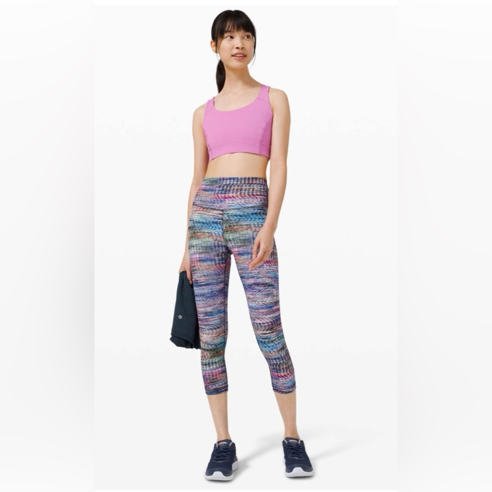 EUC Lululemon Wunder Train HR Crop 21” Size 6